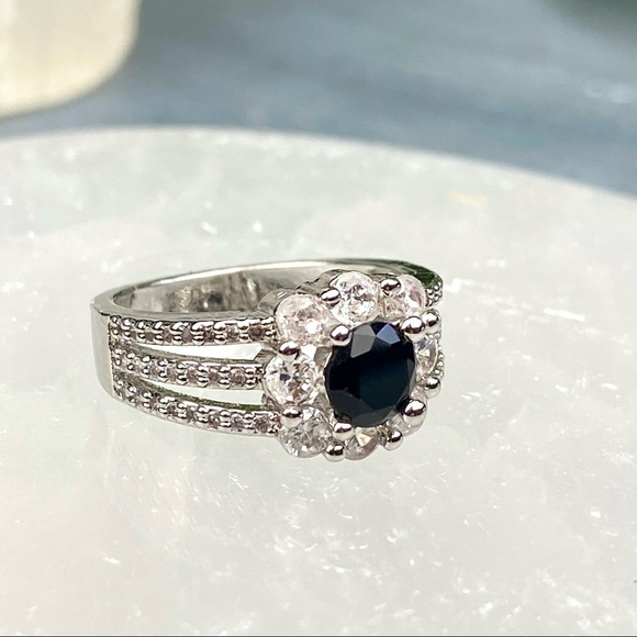 Vintage Flower Black Glass Rhinestone Flower Ring Wedding Ring Alt - Picture 3 of 12